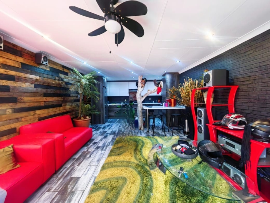 2 Bedroom Property for Sale in Miederpark North West